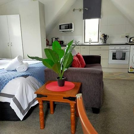 Studio On Golders - Two Minutes To The Lake And Quick Drive To Town! Apartment Taupo Exterior photo
