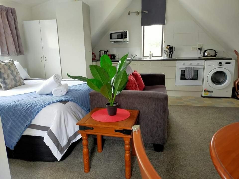 Studio On Golders - Two Minutes To The Lake And Quick Drive To Town! Apartment Taupo Exterior photo
