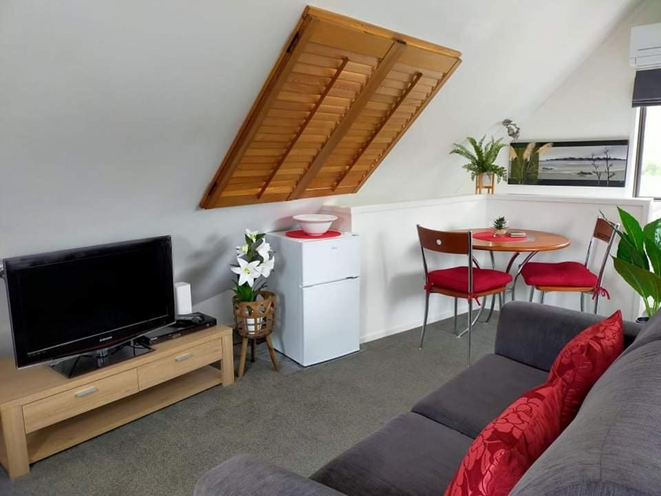 Studio On Golders - Two Minutes To The Lake And Quick Drive To Town! Apartment Taupo Exterior photo